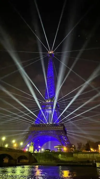 Mind-blowing Eiffel Tower Houseboat Apartamento
