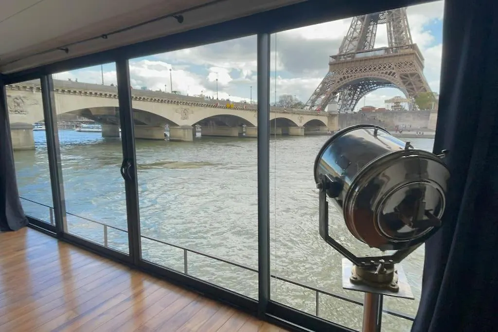 Mind-blowing Eiffel Tower Houseboat Apartment *